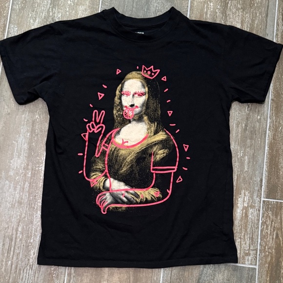 Brisco Mona Lisa Grafitti Black Graphic Tee with Pink Accents - Picture 1 of 6